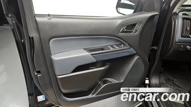 2022 Chevrolet Real New Colorado 3.6 Z71-X Midnight 4WD Sold VIN 1GCPT9EN5N1301332 – interior seats 2022 Chevrolet Real New Colorado 3.6 Z71-X Midnight 4WD Sold VIN 1GCPT9EN5N1301332 – interior seats