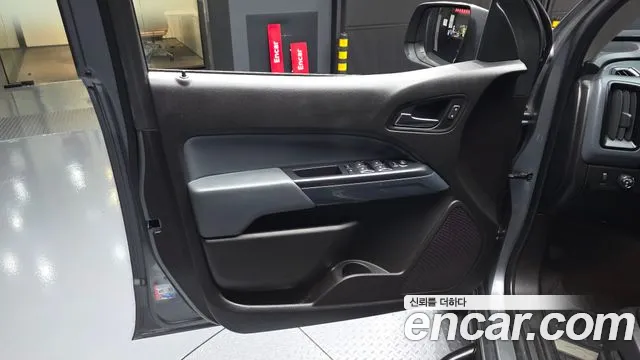 2021 Chevrolet Real New Colorado 3.6 Z71-X 4WD Sold VIN 1GCPT9EN7M1116438 – interior seats