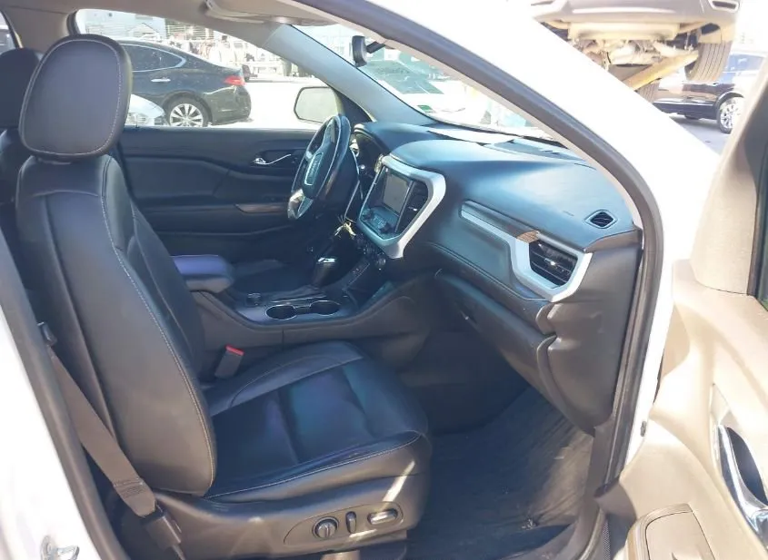2019 GMC Acadia Used VIN 1GKKNMLS7KZ273521 – trunk area 2019 GMC Acadia Used VIN 1GKKNMLS7KZ273521 – trunk area