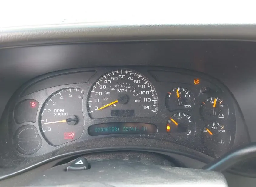 2005 CHEVROLET Tahoe Used VIN 1GNEK13T35R204460 – undercarriage