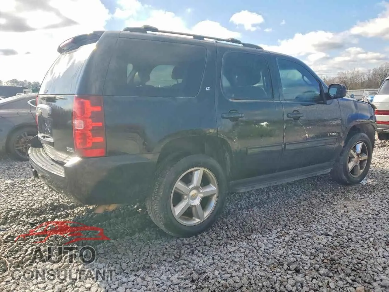 2009 CHEVROLET TAHOE Damaged VIN 1GNFC230X9R296847 – side profile