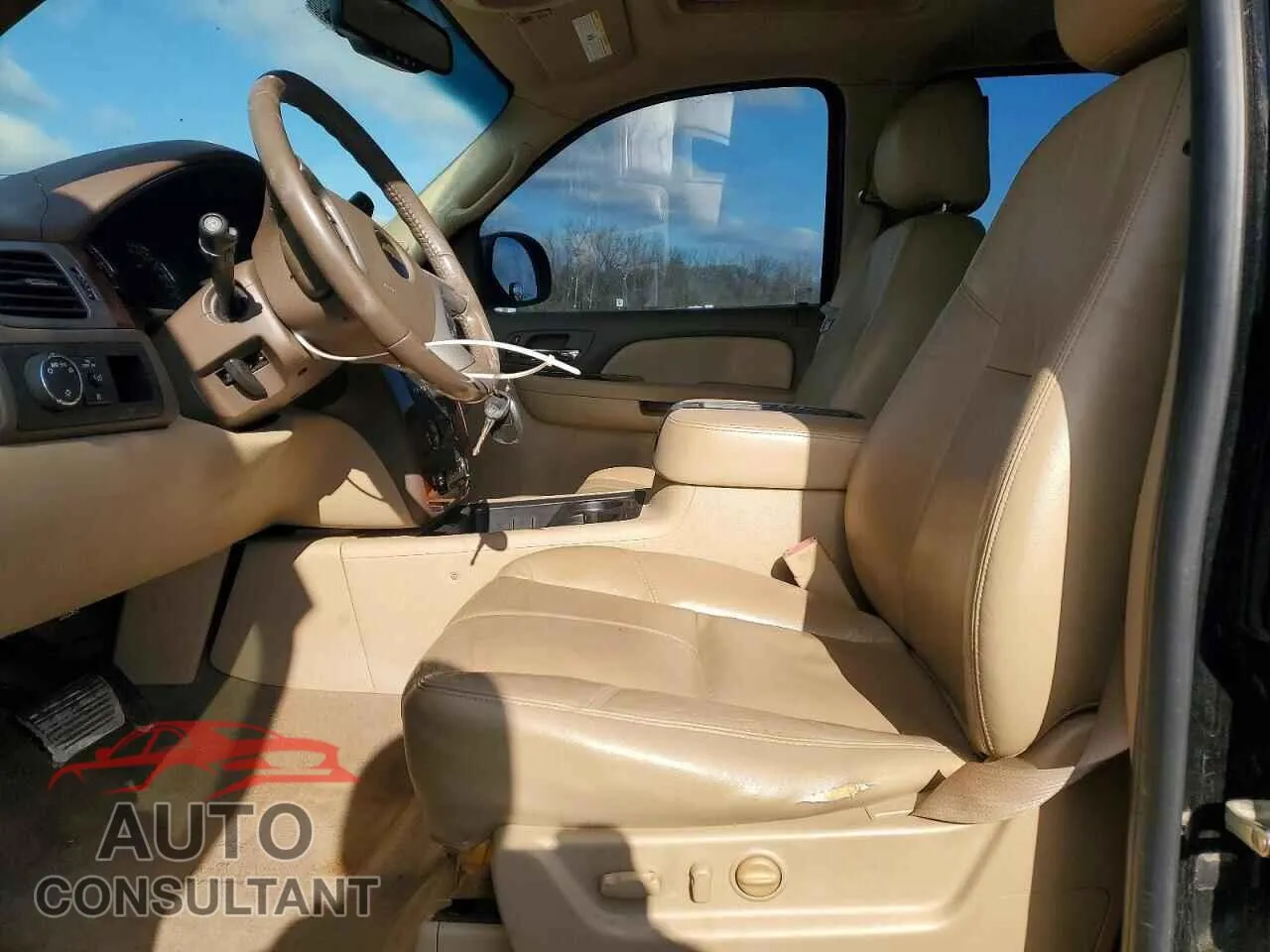 2009 CHEVROLET TAHOE Damaged VIN 1GNFC230X9R296847 – exterior detail
