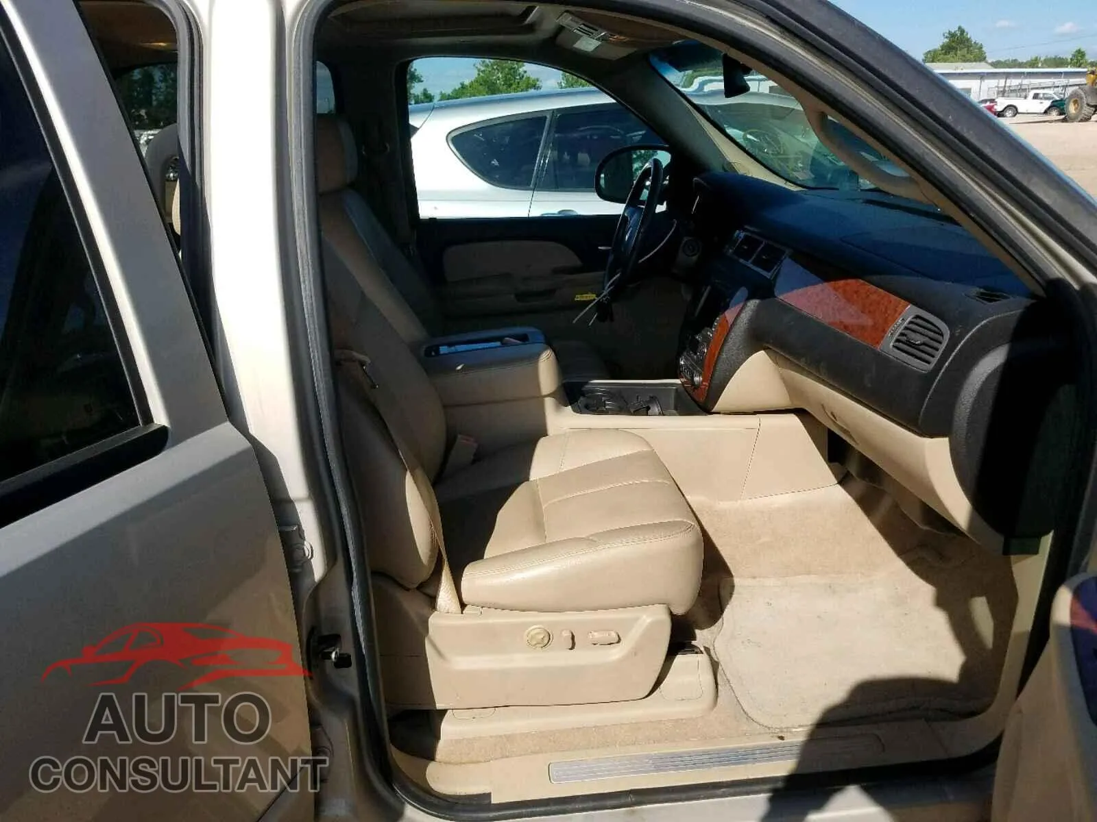 2008 CHEVROLET TAHOE K150 Damaged VIN 1GNFK130X8R156843 – interior seats