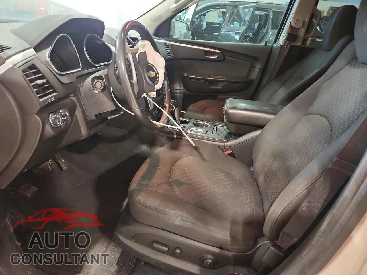 2012 CHEVROLET TRAVERSE Damaged VIN 1GNKVGED2CJ160014 – exterior detail