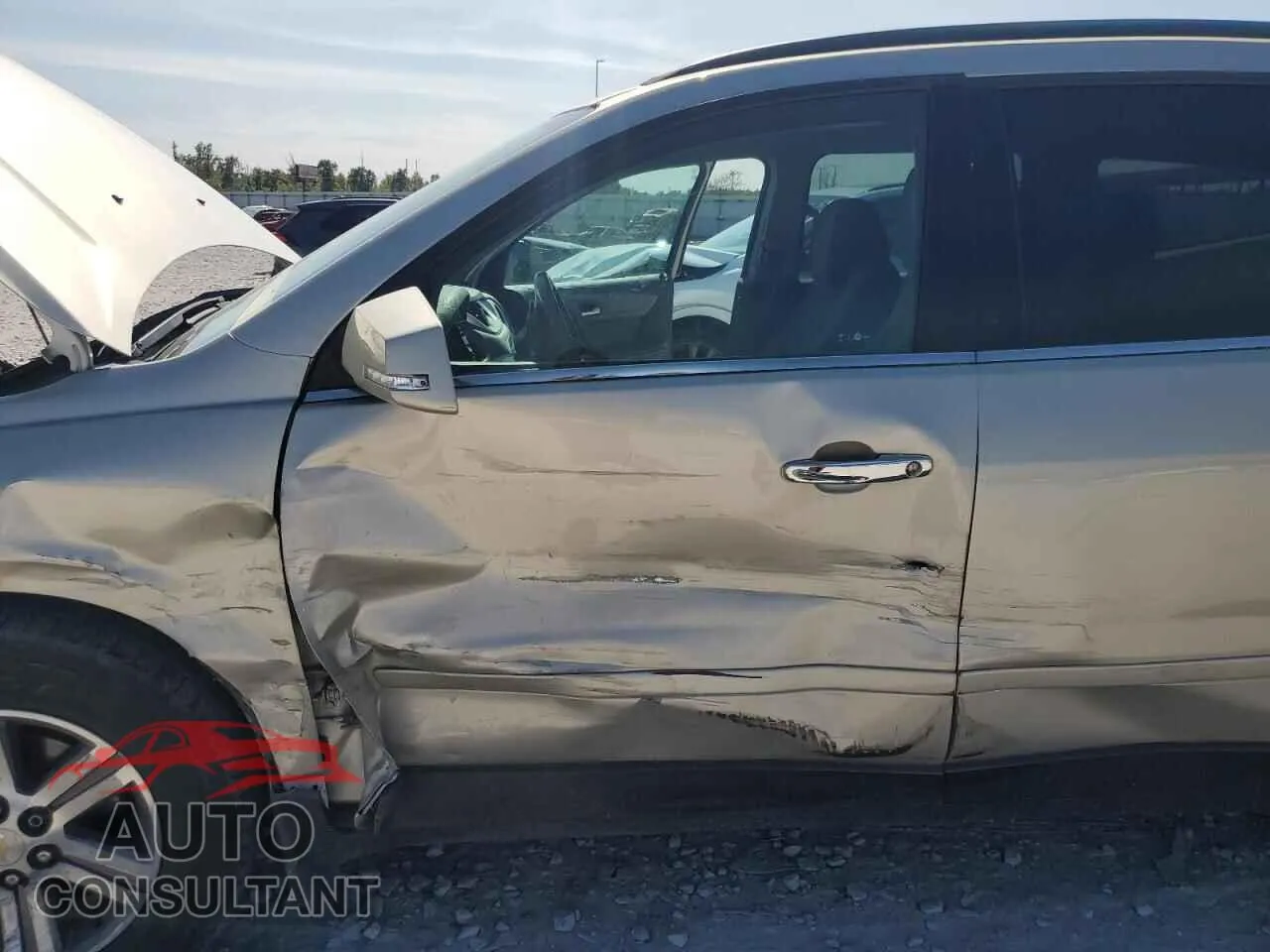 2017 CHEVROLET TRAVERSE Damaged VIN 1GNKVHKD7HJ116110 – exterior detail