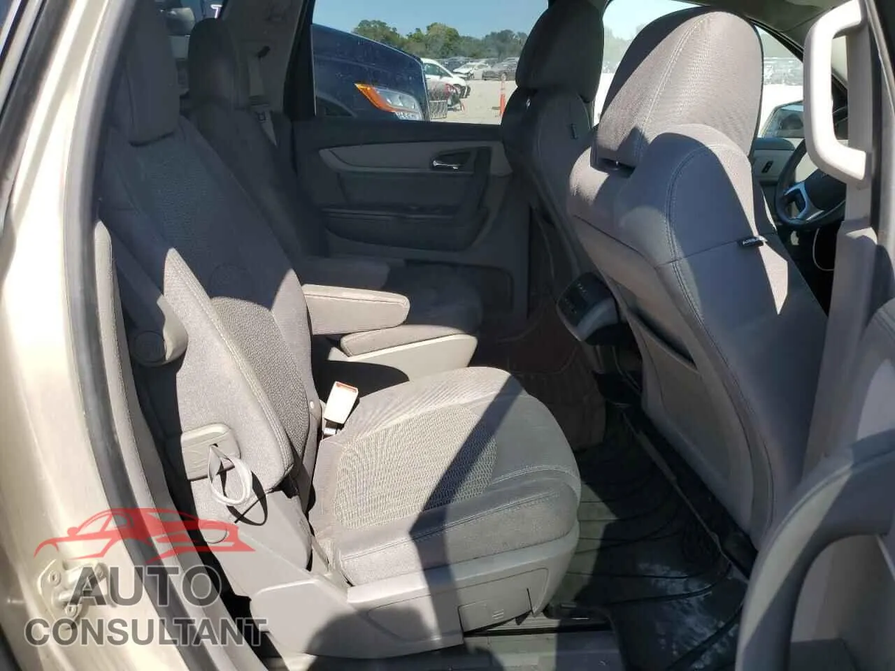 2017 CHEVROLET TRAVERSE Damaged VIN 1GNKVHKD7HJ116110 – photo 11