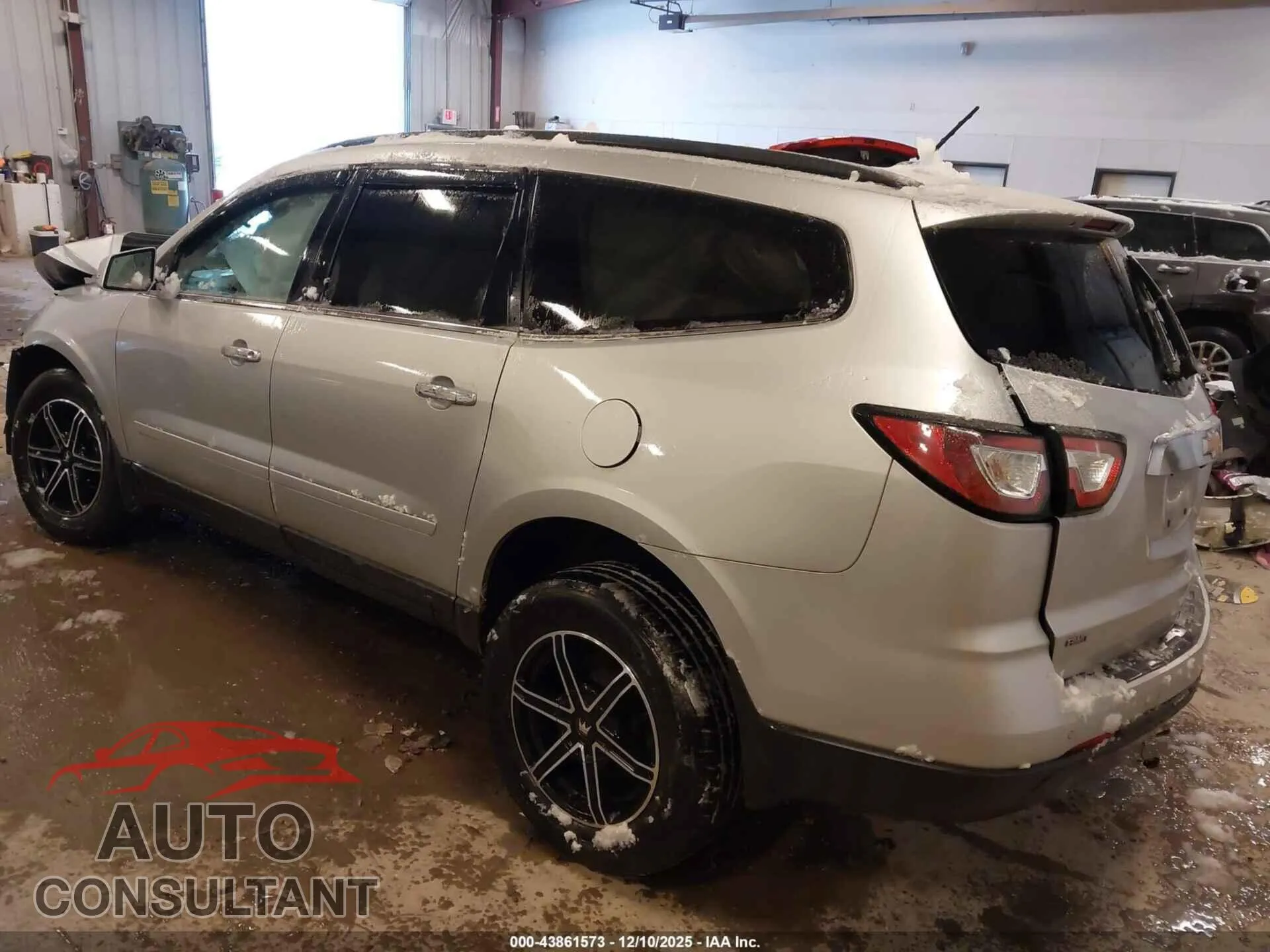 2015 CHEVROLET TRAVERSE Damaged VIN 1GNKVHKD9FJ298812 – side profile