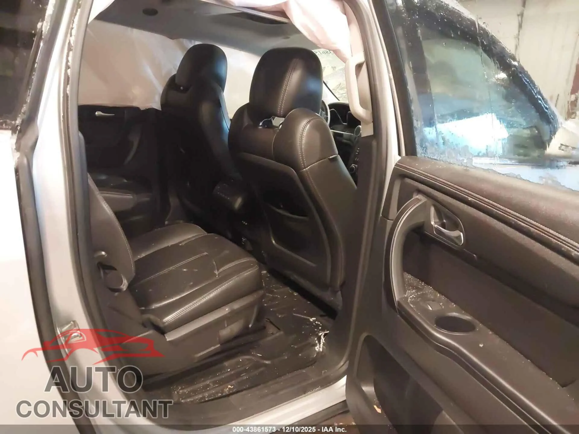 2015 CHEVROLET TRAVERSE Damaged VIN 1GNKVHKD9FJ298812 – undercarriage