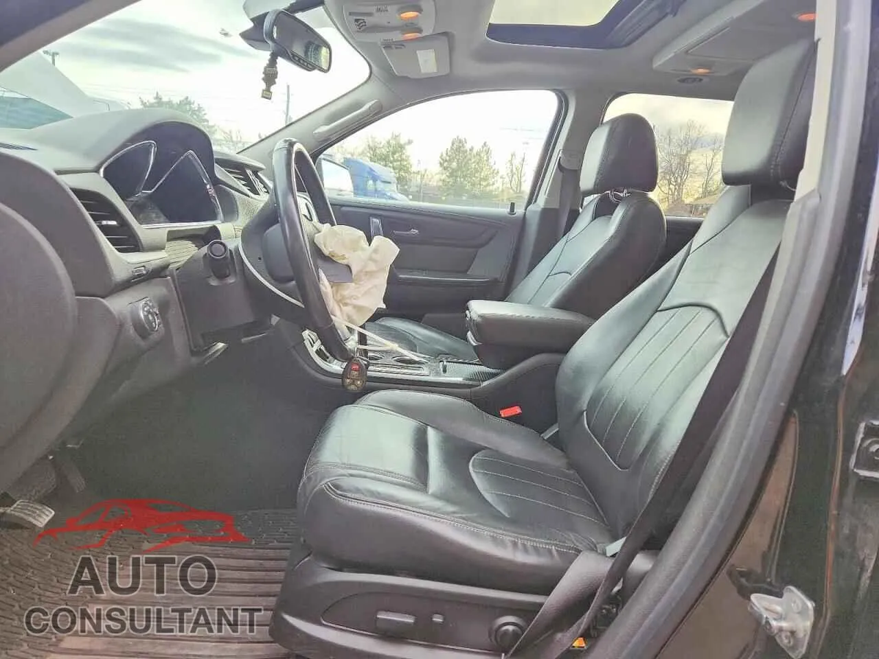 2017 CHEVROLET TRAVERSE Damaged VIN 1GNKVJKD6HJ120298 – exterior detail
