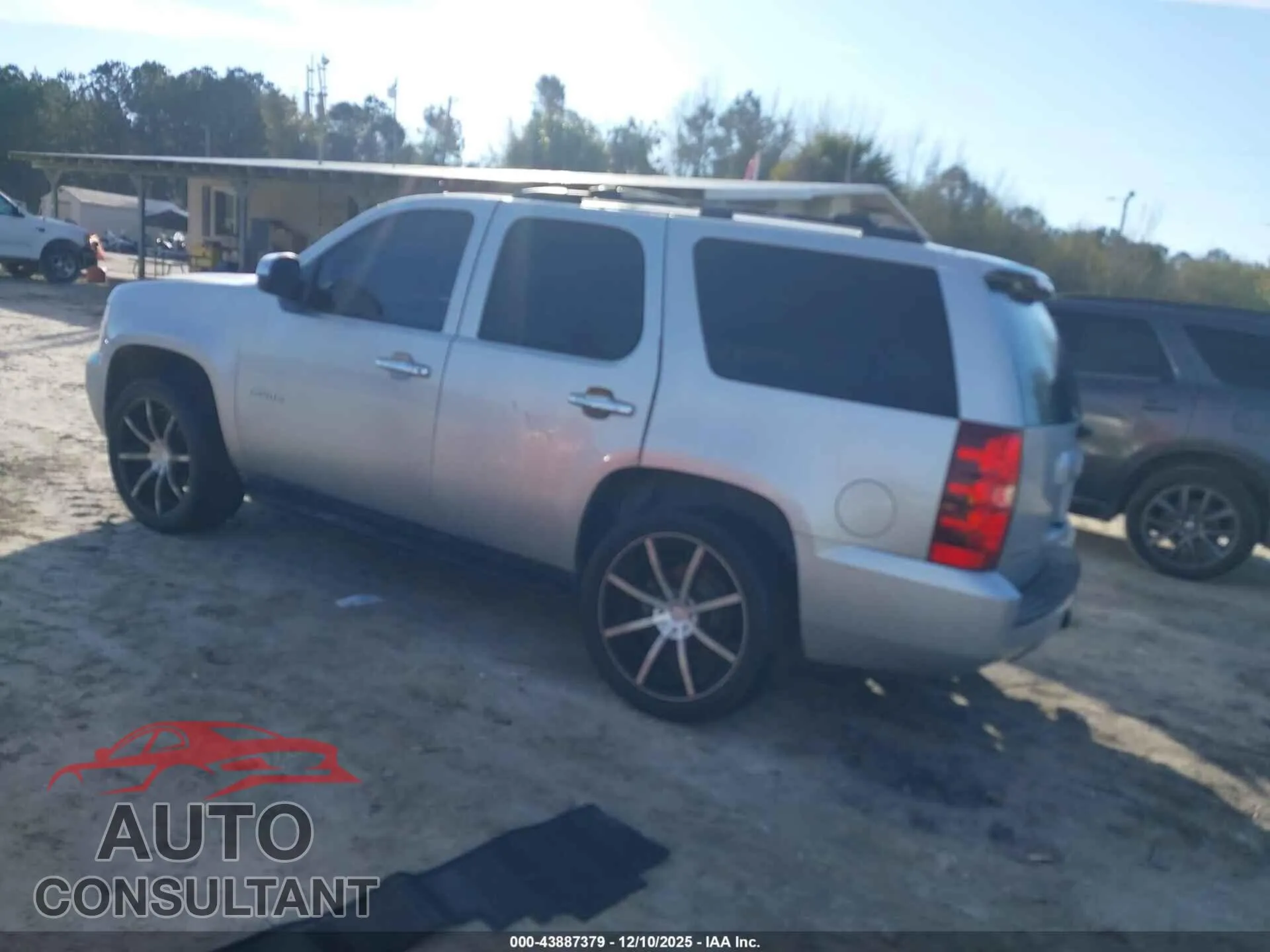 2012 CHEVROLET TAHOE Damaged VIN 1GNSCAE05CR294341 – side profile