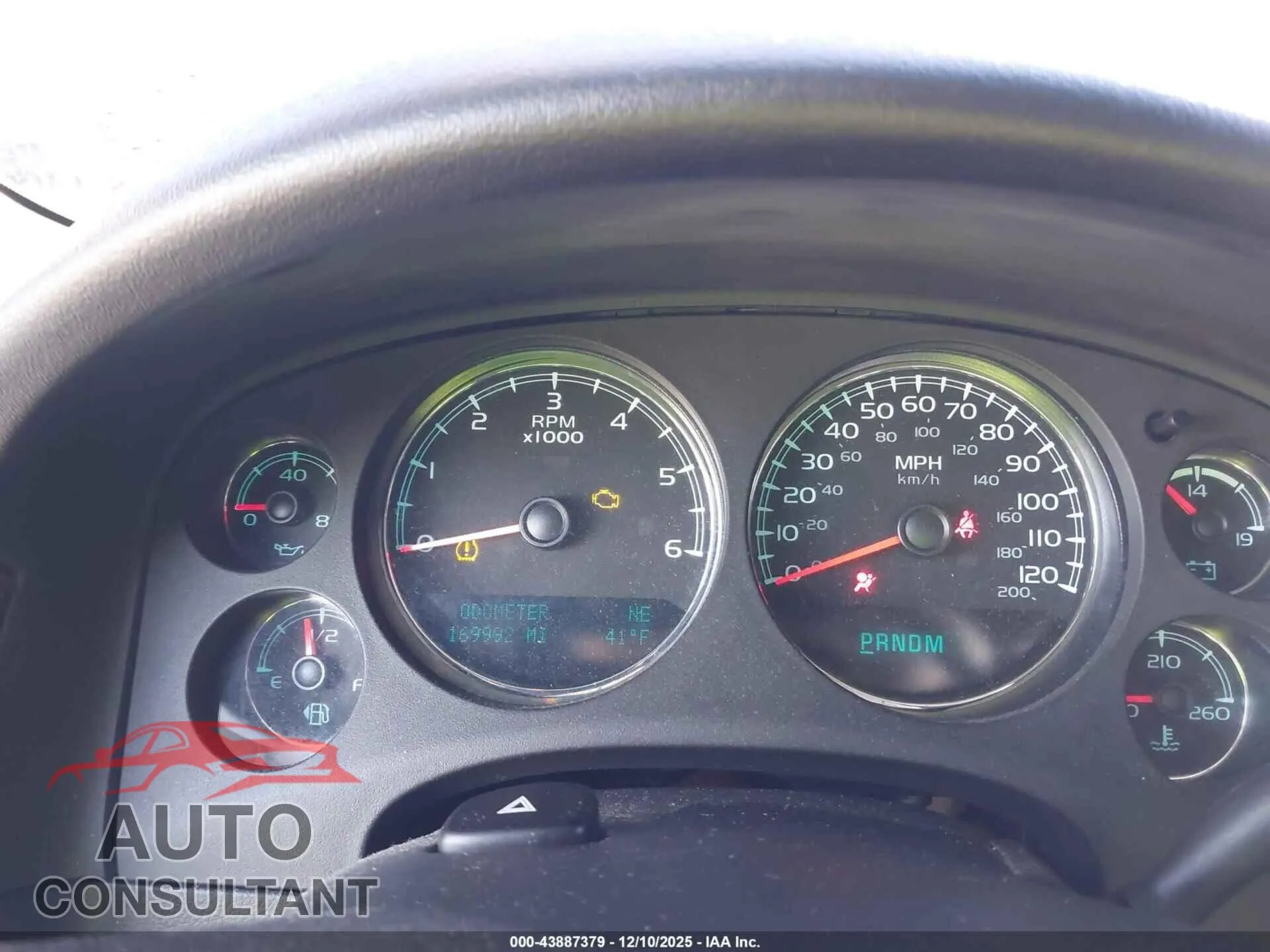 2012 CHEVROLET TAHOE Damaged VIN 1GNSCAE05CR294341 – exterior detail