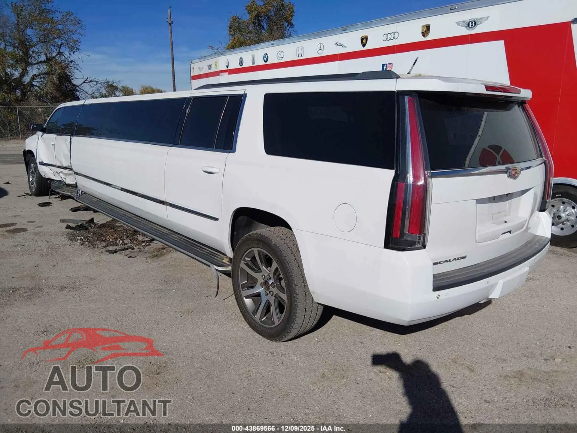 2016 CHEVROLET SUBURBAN Damaged VIN 1GNSCGKC6GR395055 – side profile 2016 CHEVROLET SUBURBAN Damaged VIN 1GNSCGKC6GR395055 – side profile