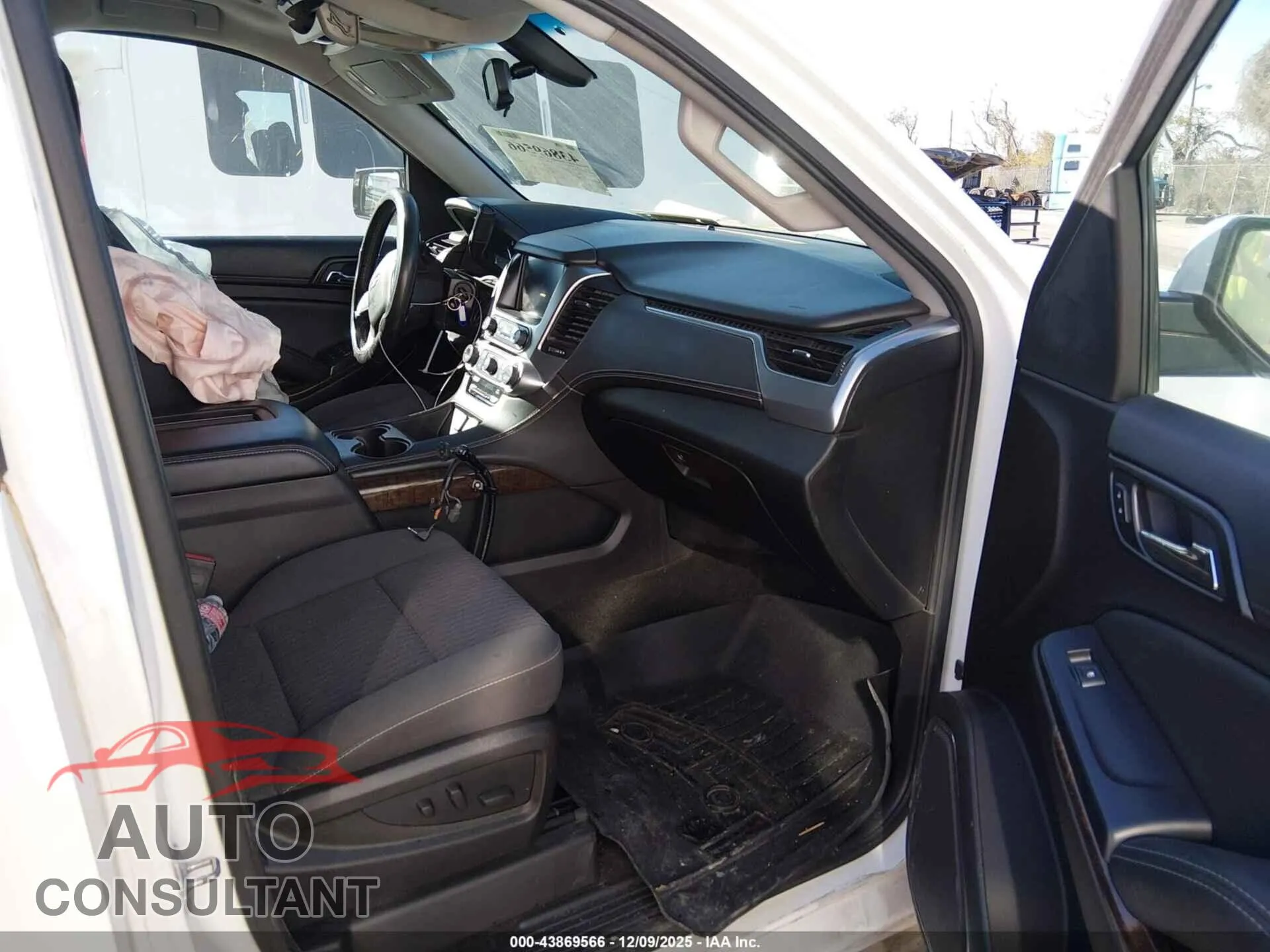 2016 CHEVROLET SUBURBAN Damaged VIN 1GNSCGKC6GR395055 – interior seats 2016 CHEVROLET SUBURBAN Damaged VIN 1GNSCGKC6GR395055 – interior seats