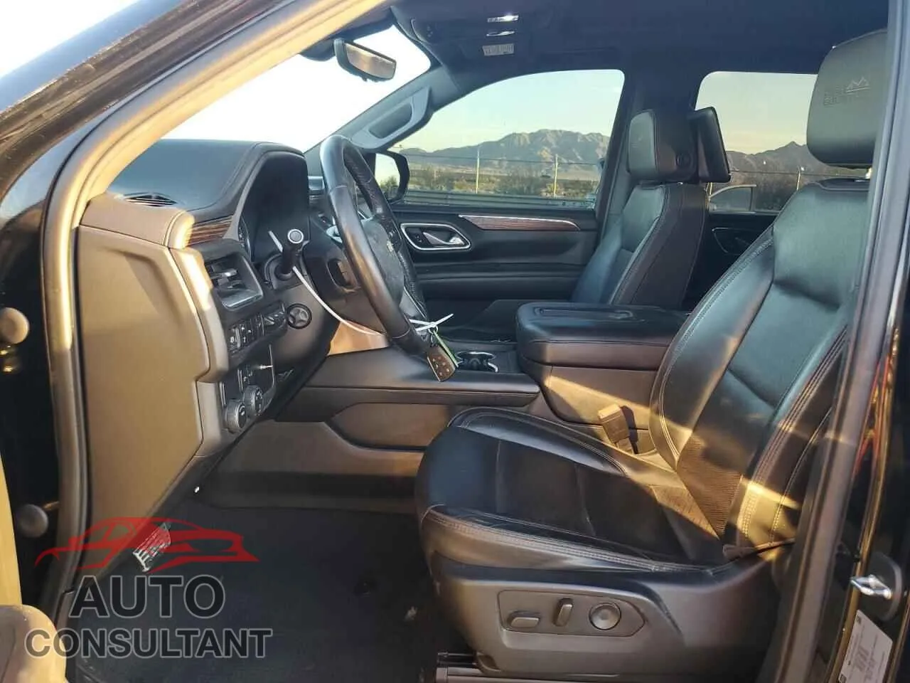 2021 CHEVROLET SUBURBAN Damaged VIN 1GNSCGKLXMR432250 – exterior detail