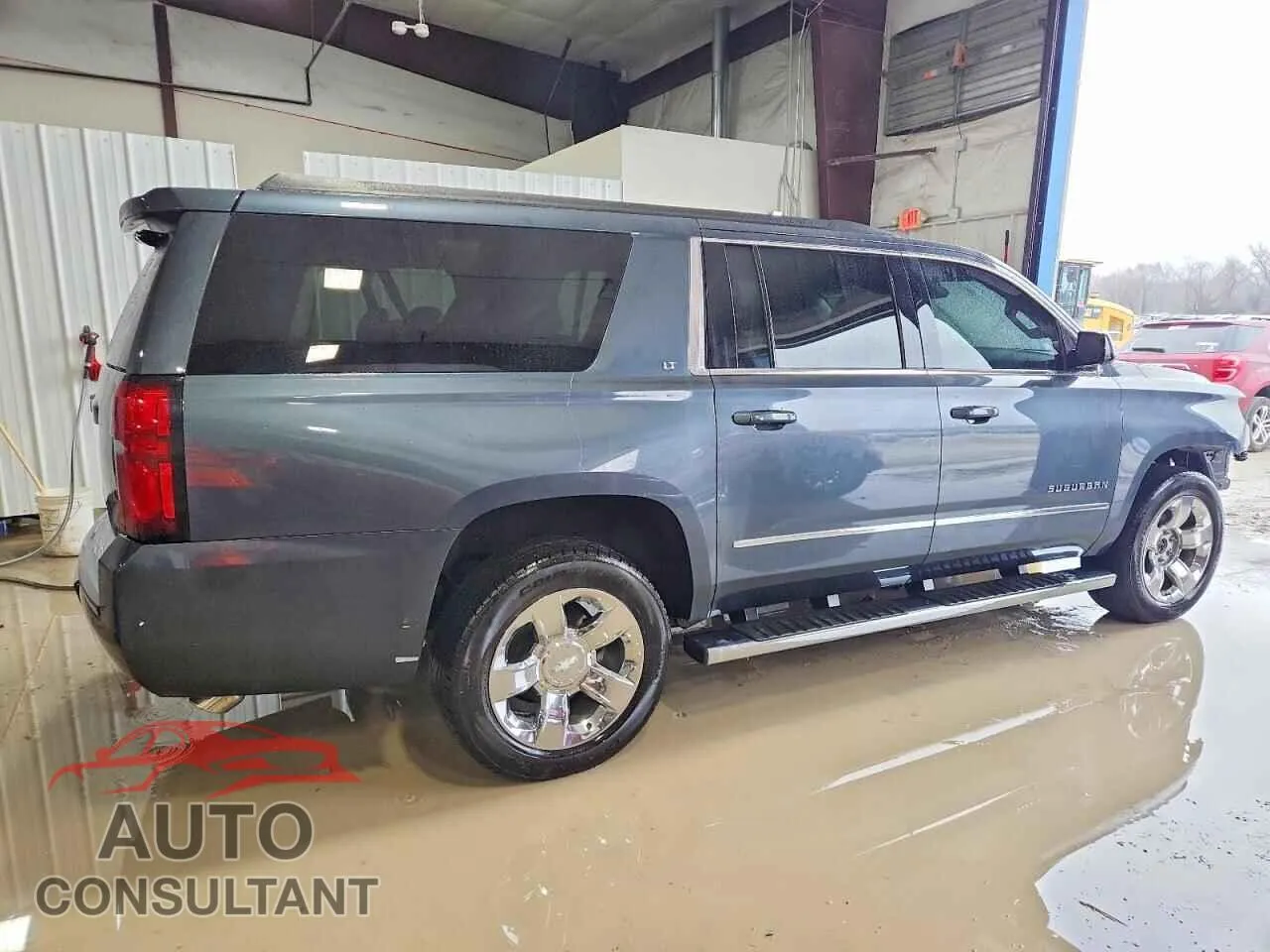 2019 CHEVROLET SUBURBAN Damaged VIN 1GNSKHKC4KR294999 – side profile