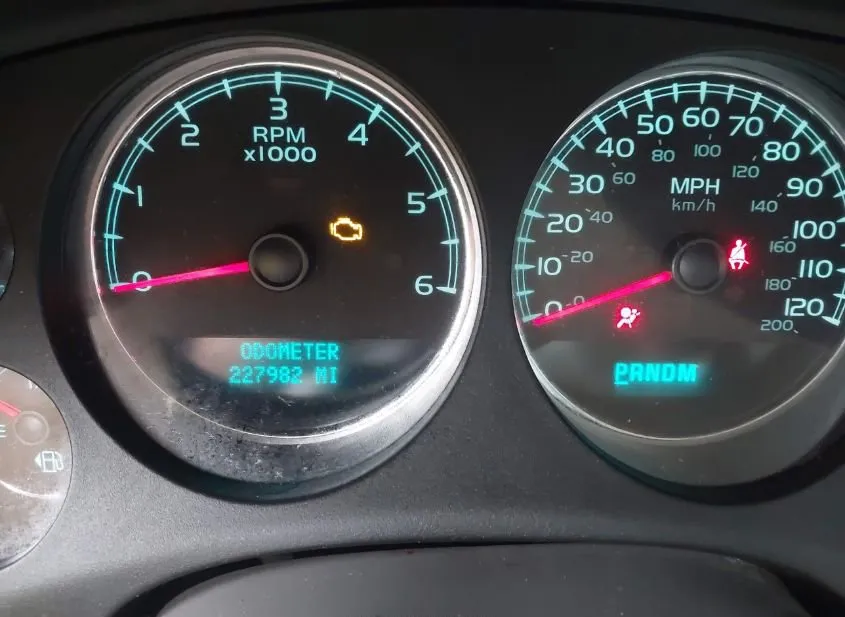 2010 CHEVROLET Tahoe Used VIN 1GNUCBE05AR186121 – exterior detail