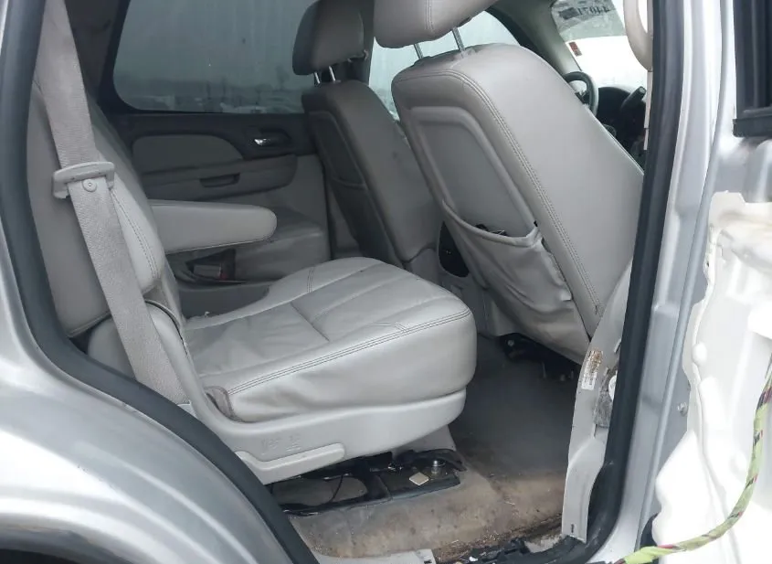 2010 CHEVROLET Tahoe Used VIN 1GNUCBE05AR186121 – photo 19