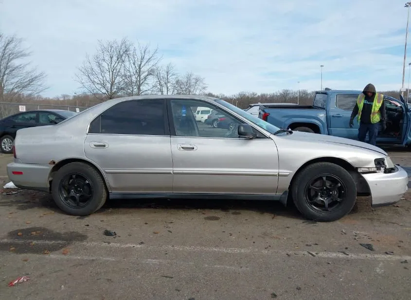 1997 HONDA Accord Used VIN 1HGCD5609VA204501 – photo 12 1997 HONDA Accord Used VIN 1HGCD5609VA204501 – photo 12