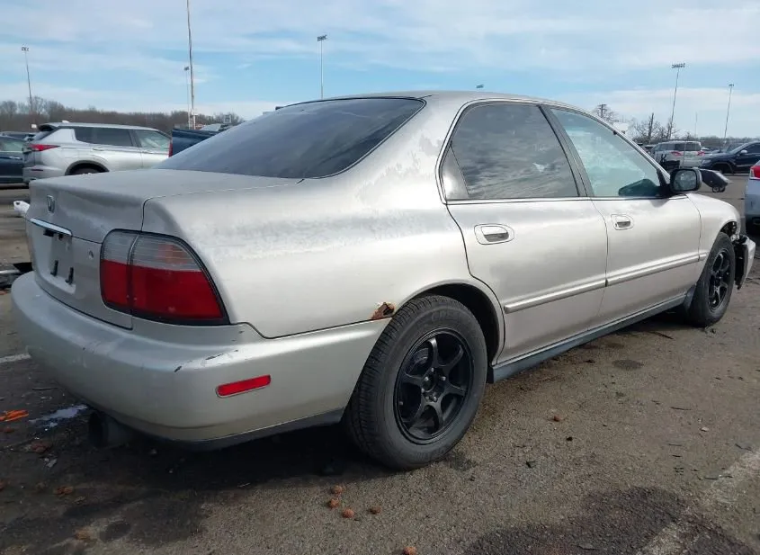 1997 HONDA Accord Used VIN 1HGCD5609VA204501 – photo 14 1997 HONDA Accord Used VIN 1HGCD5609VA204501 – photo 14