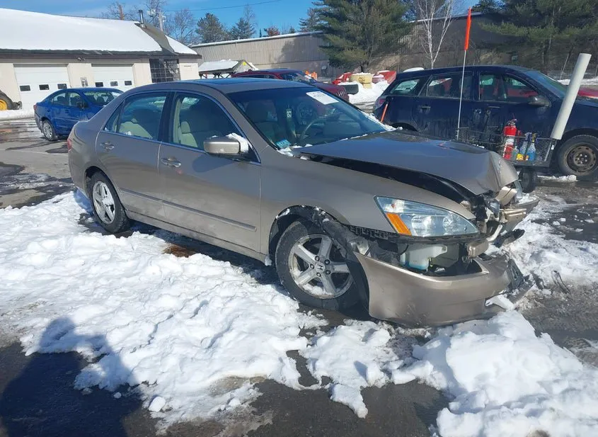 2005 HONDA Accord Used VIN 1HGCM56705A010646 – trunk area