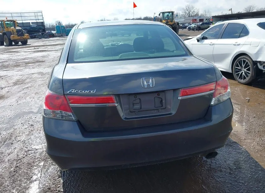 2011 HONDA ACCORD Used VIN 1HGCP2F39BA052571 – trunk area