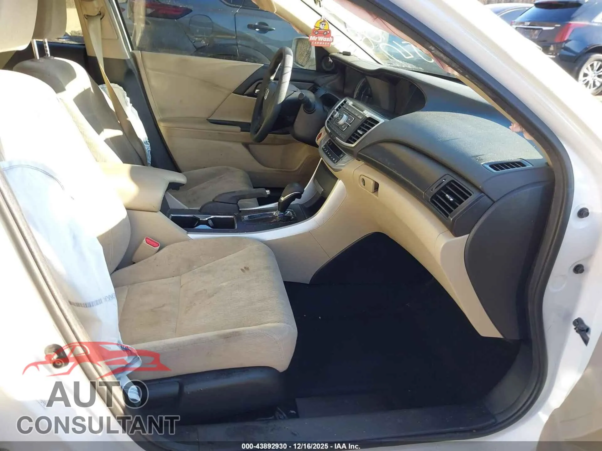 2015 HONDA ACCORD Damaged VIN 1HGCR2F77FA193268 – interior seats 2015 HONDA ACCORD Damaged VIN 1HGCR2F77FA193268 – interior seats