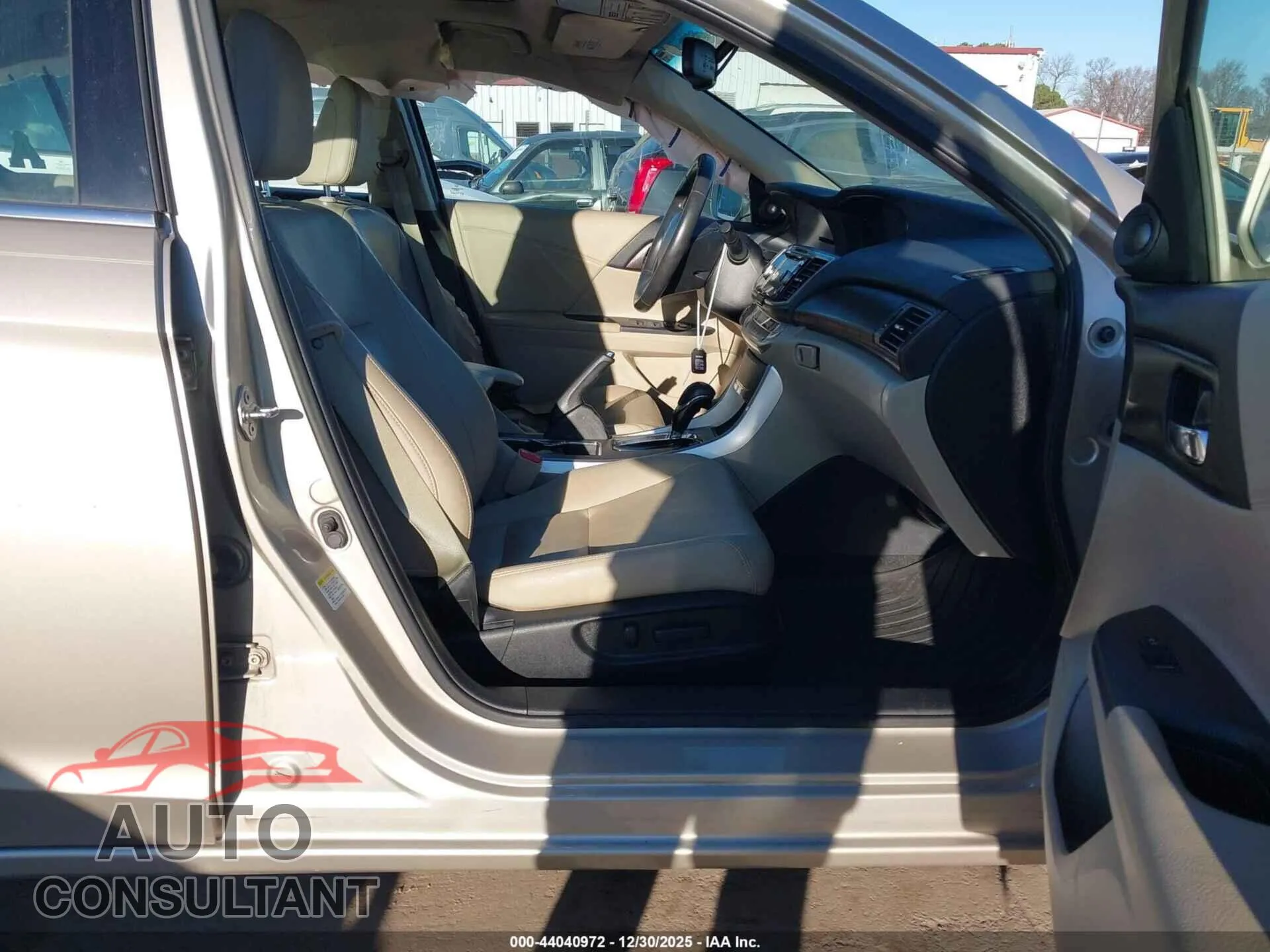 2014 HONDA ACCORD Damaged VIN 1HGCR3F81EA018141 – interior seats