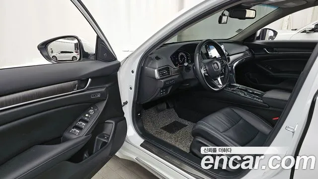 2022 Honda Accord 10th Gen 2.0 Hybrid Touring Sold VIN 1HGCV3690NA510374 – interior seats