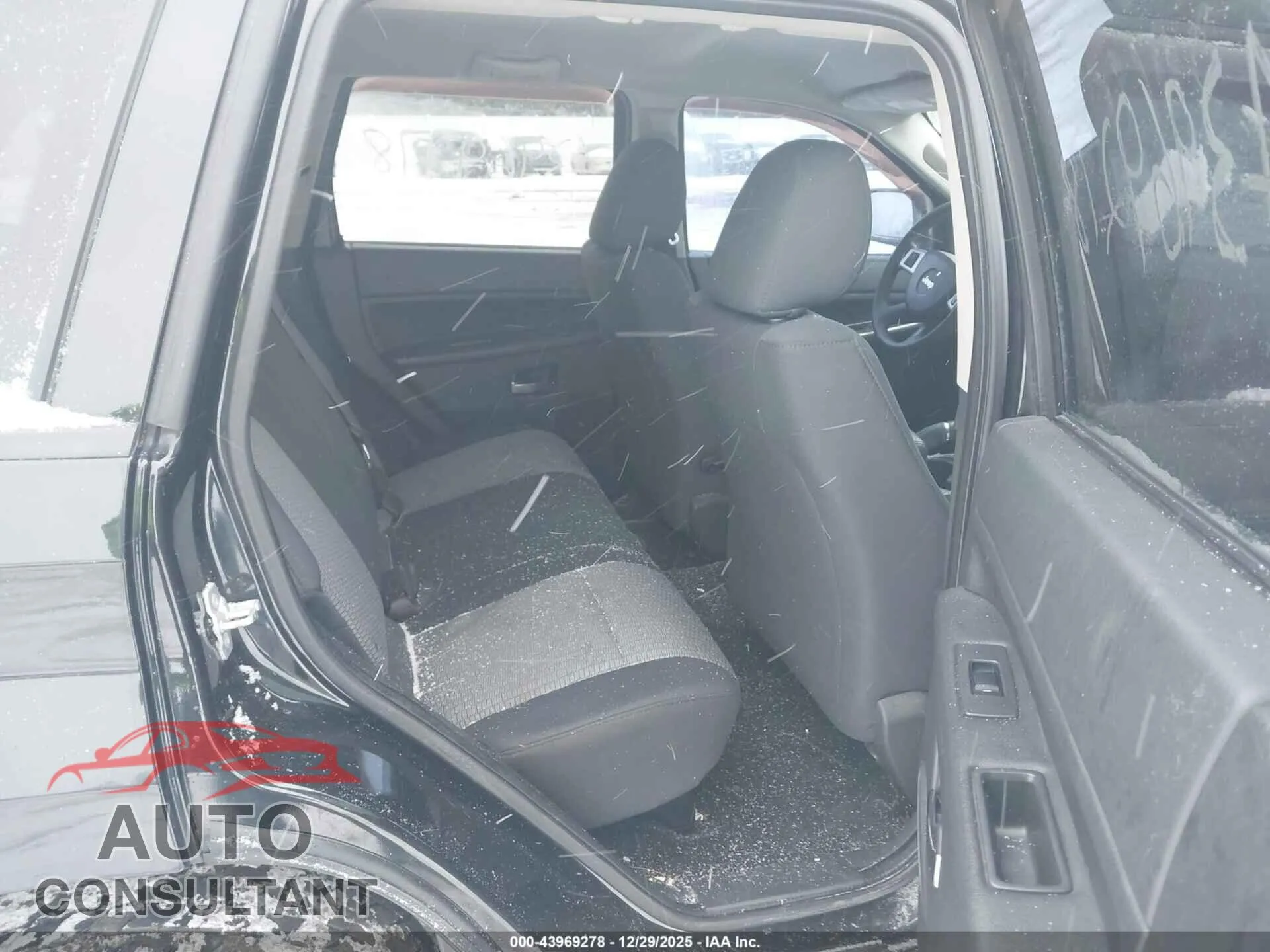 2010 JEEP GRAND CHEROKEE Damaged VIN 1J4PR4GK7AC129432 – undercarriage