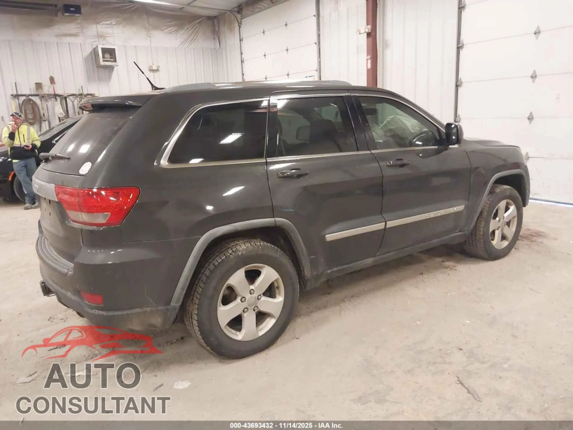 2011 JEEP GRAND CHEROKEE Damaged VIN 1J4RR4GG4BC737673 – dashboard