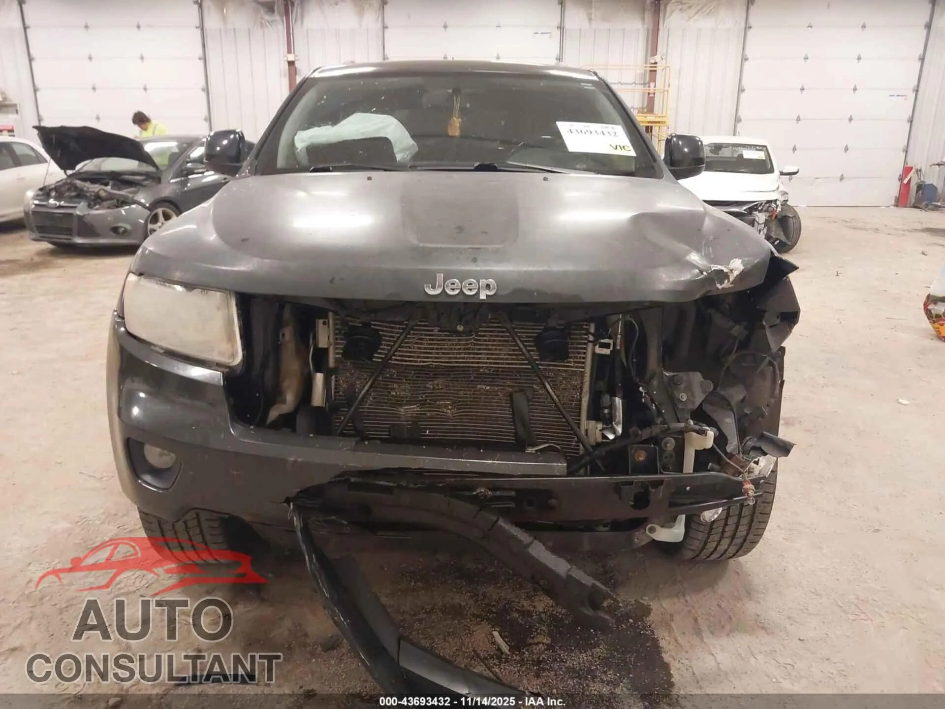 2011 JEEP GRAND CHEROKEE Damaged VIN 1J4RR4GG4BC737673 – engine bay