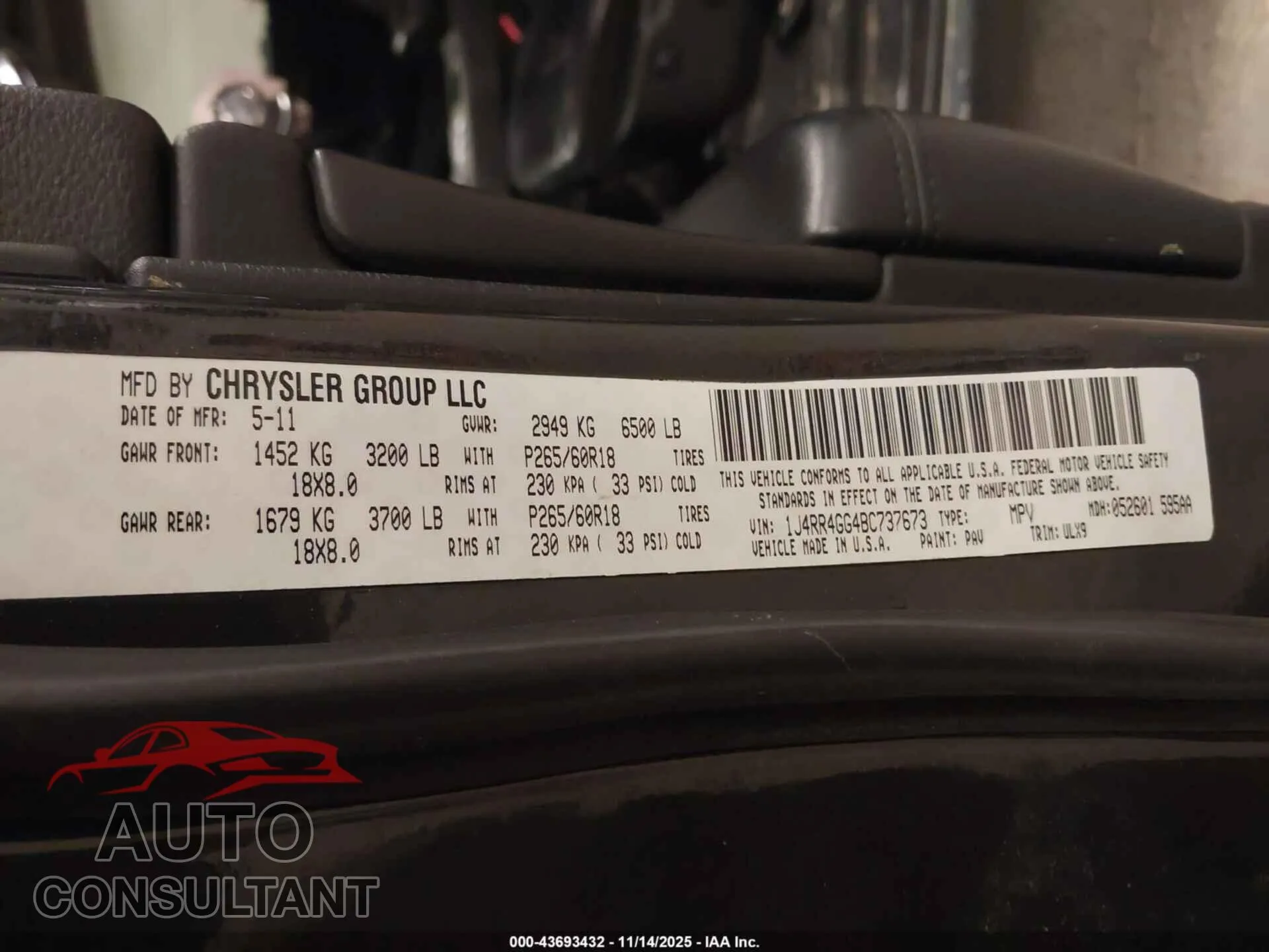 2011 JEEP GRAND CHEROKEE Damaged VIN 1J4RR4GG4BC737673 – trunk area