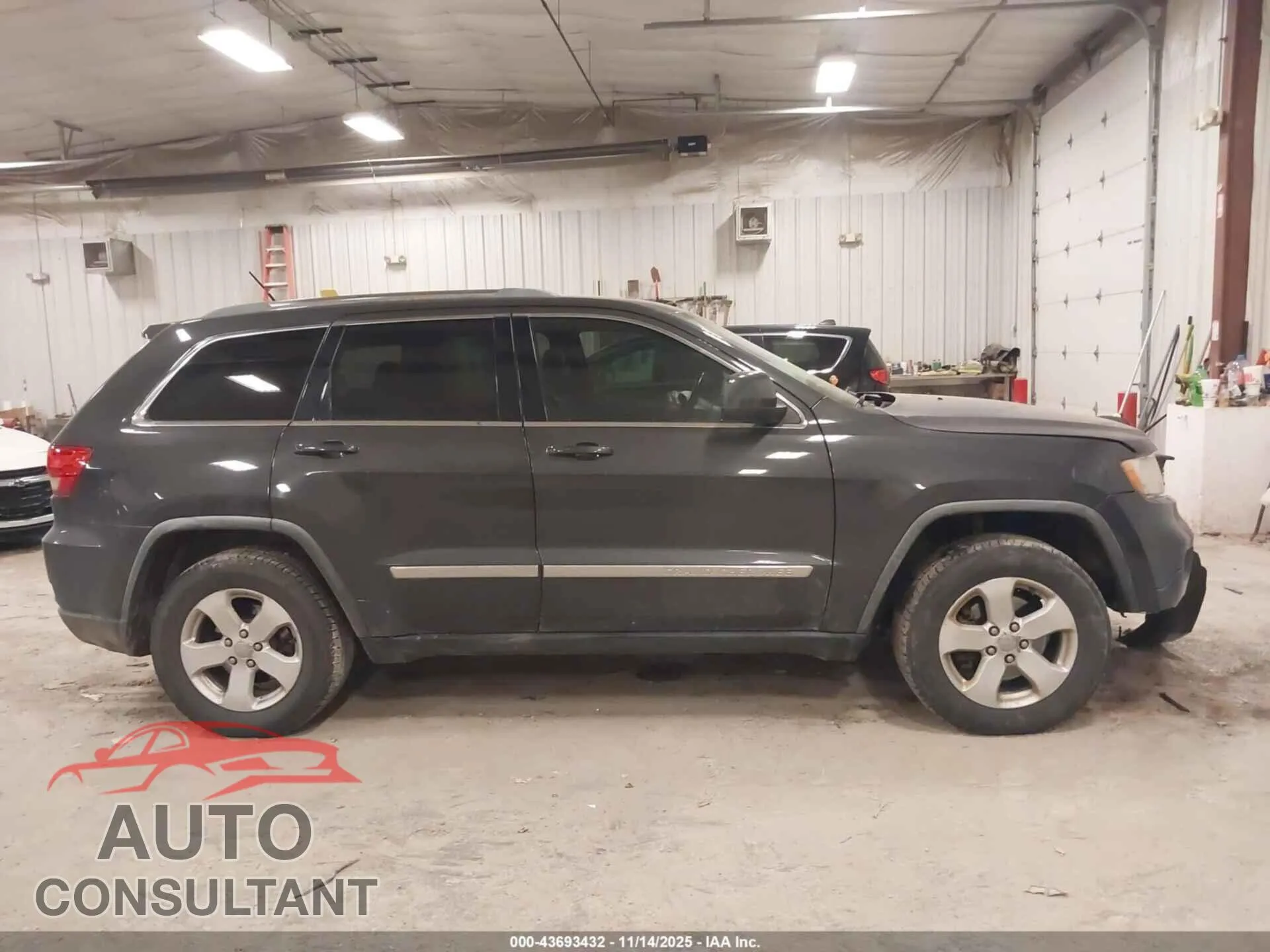 2011 JEEP GRAND CHEROKEE Damaged VIN 1J4RR4GG4BC737673 – photo 13
