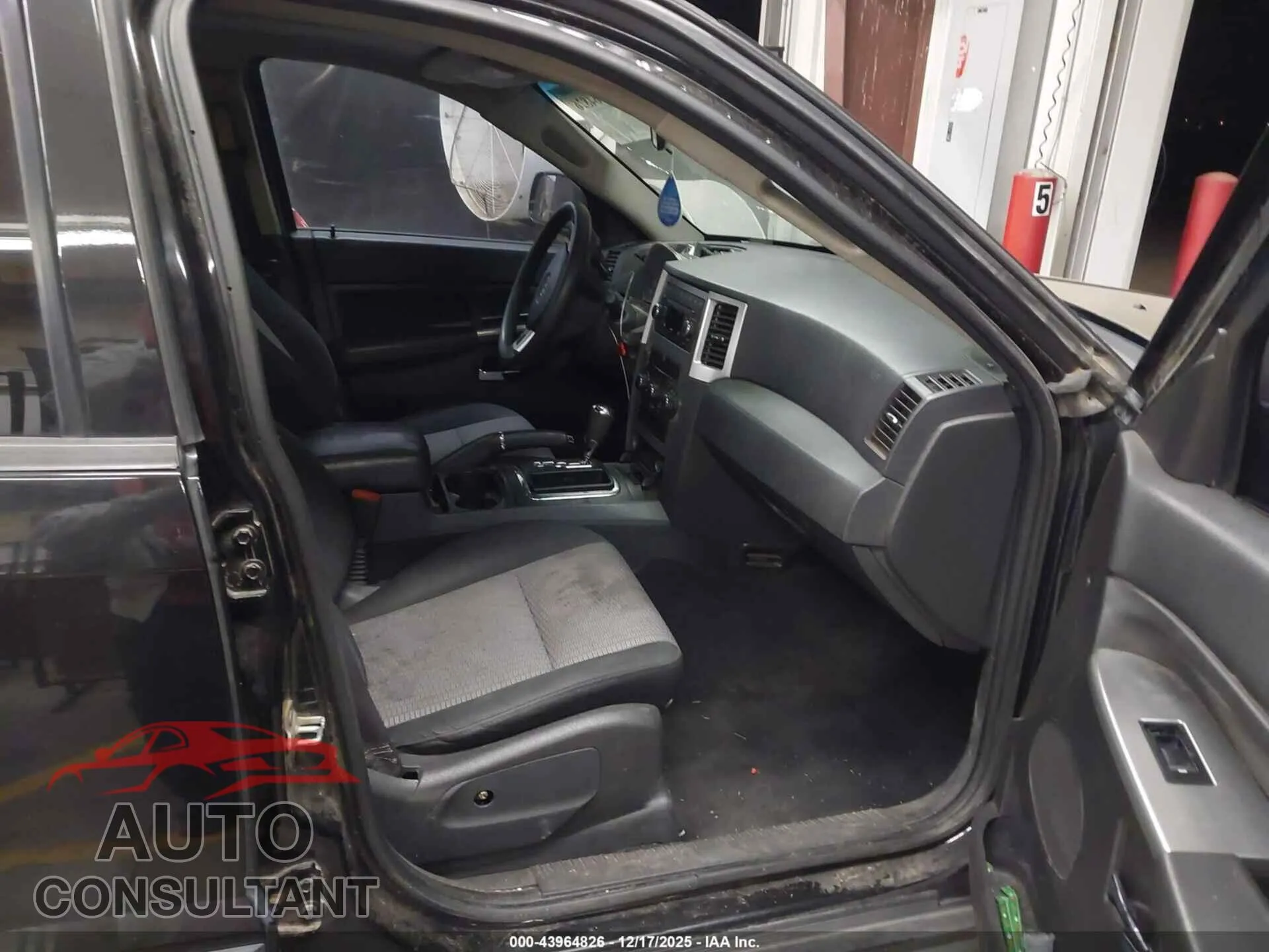 2009 JEEP GRAND CHEROKEE Damaged VIN 1J8GR48K99C504374 – interior seats