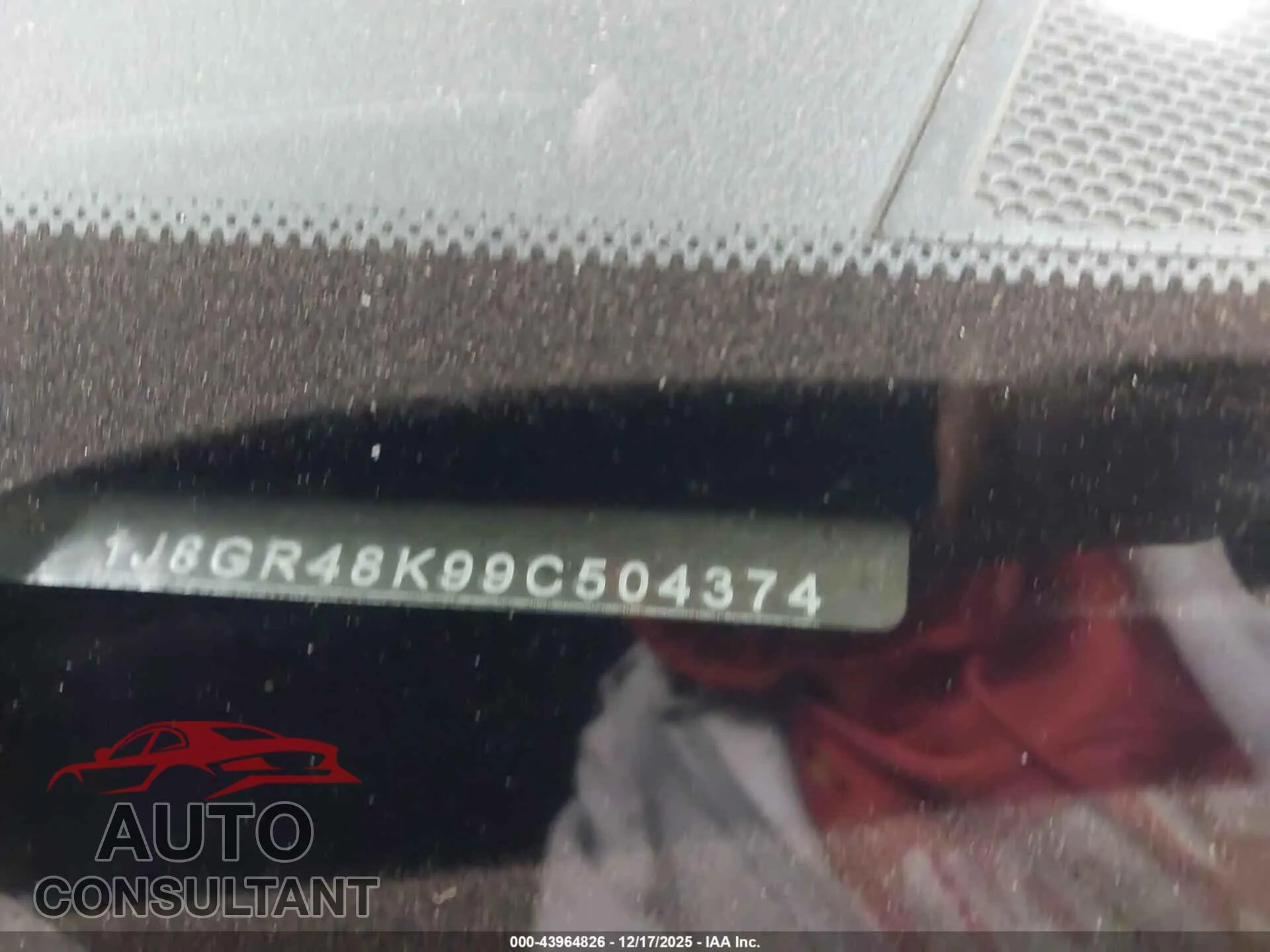 2009 JEEP GRAND CHEROKEE Damaged VIN 1J8GR48K99C504374 – trunk area