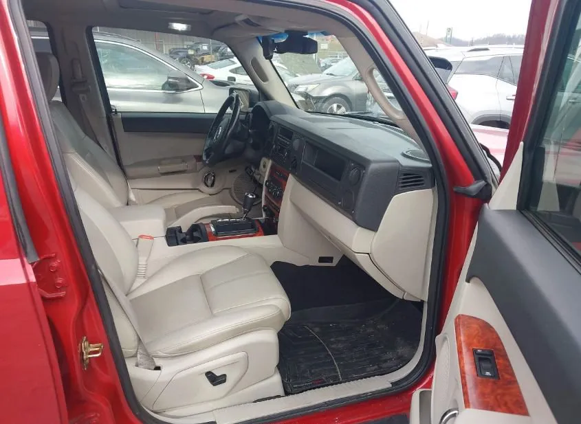 2006 JEEP Commander Used VIN 1J8HH58256C226629 – trunk area