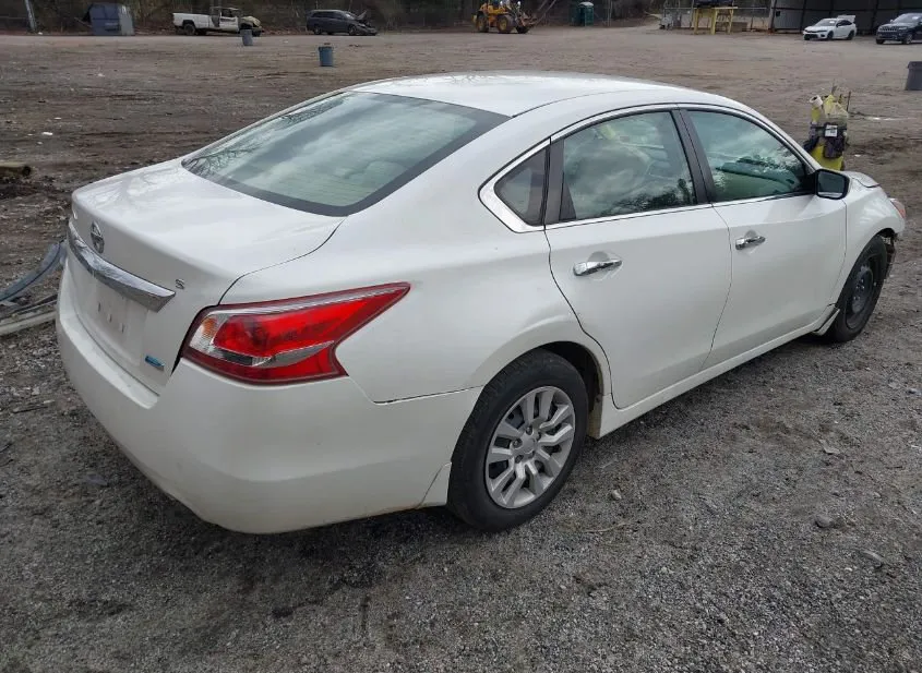 2013 NISSAN Altima Used VIN 1N4AL3AP5DN560586 – rear exterior 2013 NISSAN Altima Used VIN 1N4AL3AP5DN560586 – rear exterior