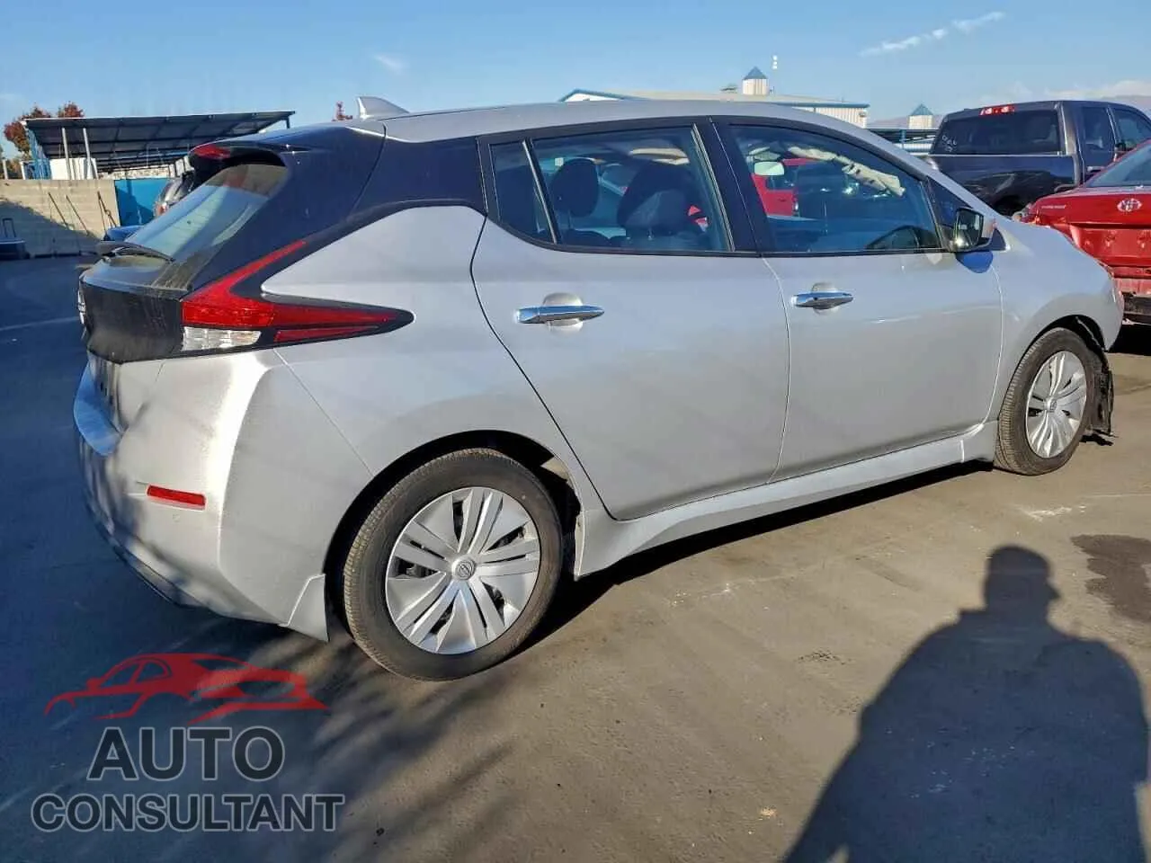2024 NISSAN LEAF Damaged VIN 1N4AZ1BV1RC555727 – side profile