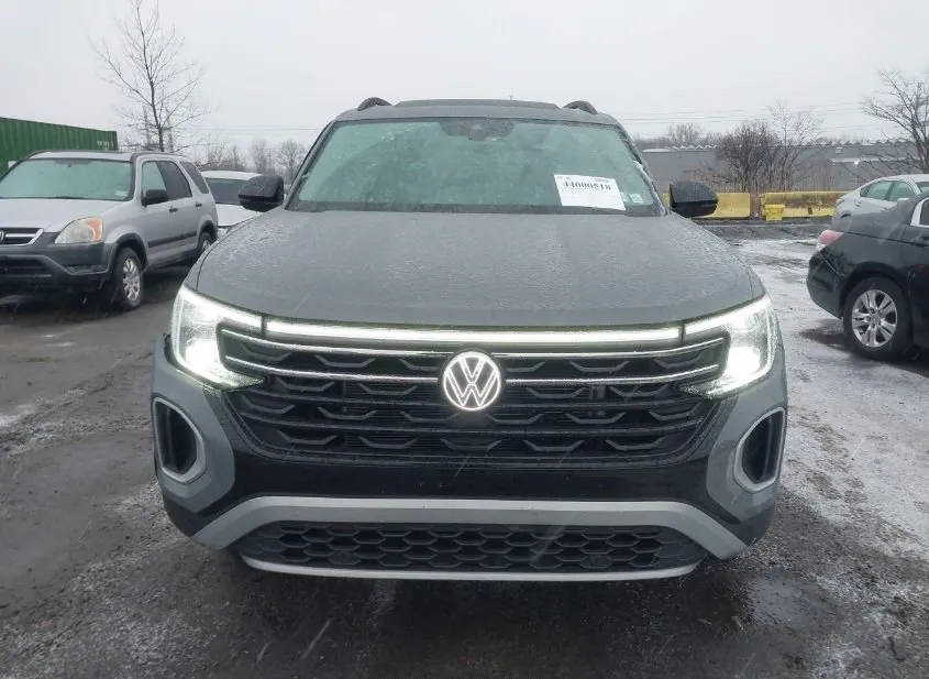 2025 VOLKSWAGEN Atlas Used VIN 1V2CR2CA2SC516265 – interior seats
