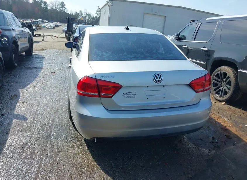 2015 VOLKSWAGEN PASSAT Used VIN 1VWAT7A34FC061143 – rear exterior