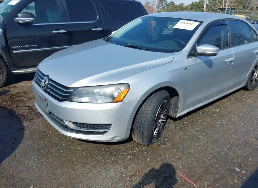 2015 VOLKSWAGEN PASSAT Used VIN 1VWAT7A34FC061143 – side profile