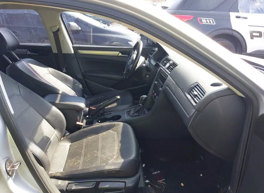 2015 VOLKSWAGEN PASSAT Used VIN 1VWAT7A34FC061143 – interior seats