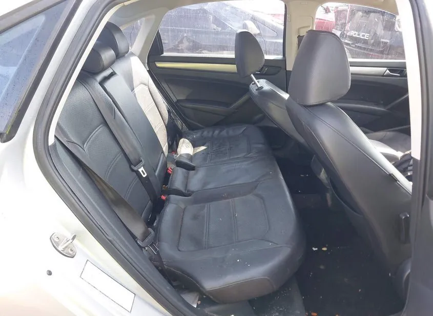 2015 VOLKSWAGEN PASSAT Used VIN 1VWAT7A34FC061143 – trunk area