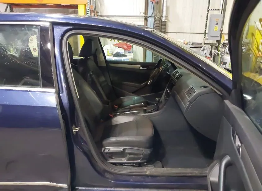 2015 VOLKSWAGEN Passat Used VIN 1VWBS7A32FC044722 – rear exterior