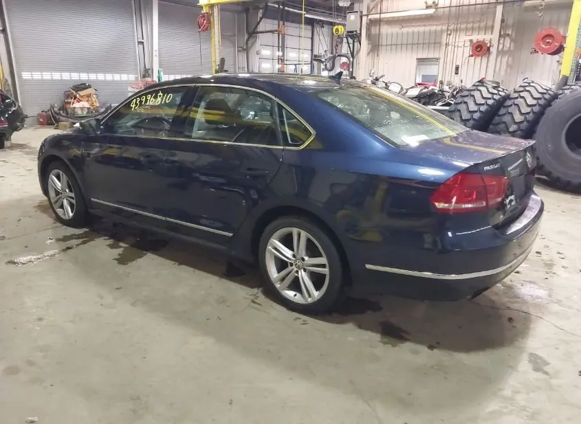 2015 VOLKSWAGEN Passat Used VIN 1VWBS7A32FC044722 – trunk area