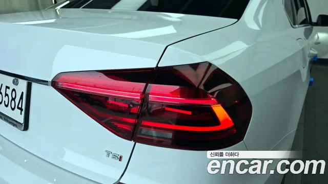 2018 Volkswagen The New Passat 2.0 TSI Sold VIN 1VWZZZA3ZJC039038 – interior seats