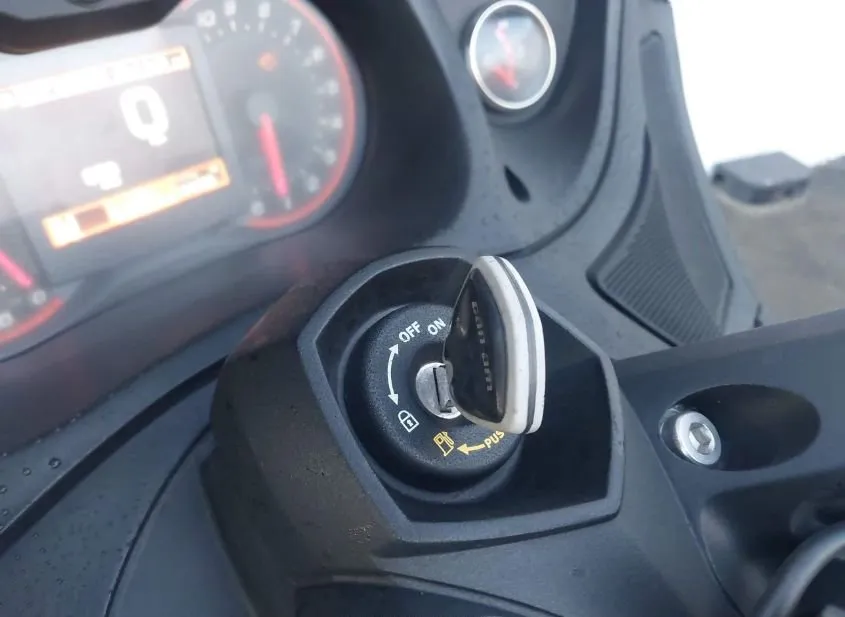 2016 CAN-AM Spyder Used VIN 2BXNBDD21GV005069 – trunk area