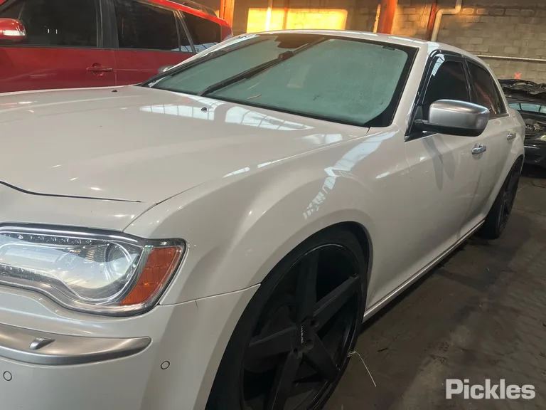 2014 Chrysler 300 Used VIN 2C3CCAVG7DH548163 – photo 18 2014 Chrysler 300 Used VIN 2C3CCAVG7DH548163 – photo 18