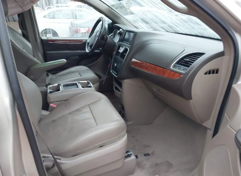 2012 CHRYSLER Town and Country Used VIN 2C4RC1BG0CR410497 – photo 17