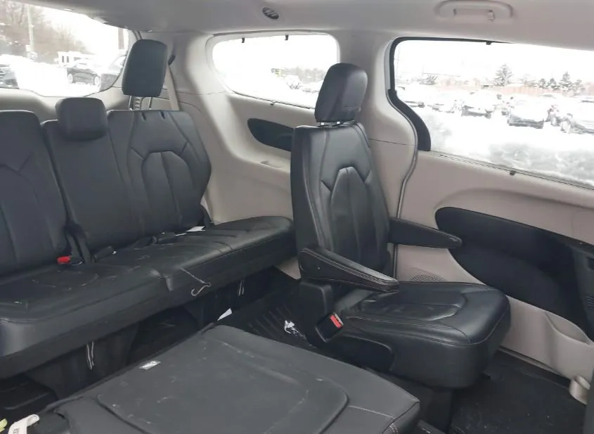 2018 CHRYSLER Pacifica Used VIN 2C4RC1BG2JR233657 – engine bay 2018 CHRYSLER Pacifica Used VIN 2C4RC1BG2JR233657 – engine bay